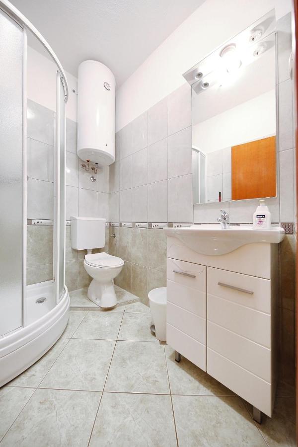 Apartments By The Sea Sukosan, Zadar - 6229 외부 사진